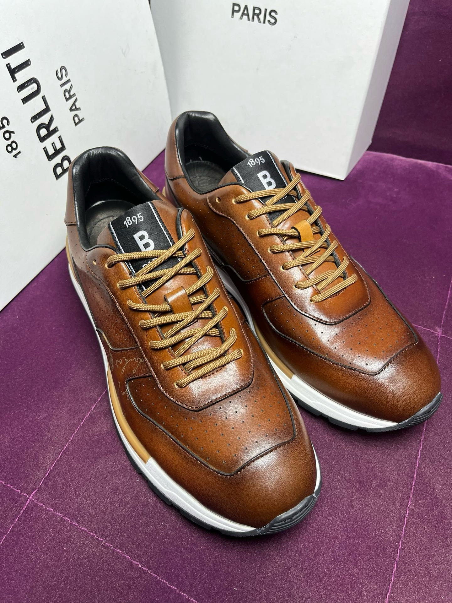 Berluti 벨루티 남성 운동화 03131-24