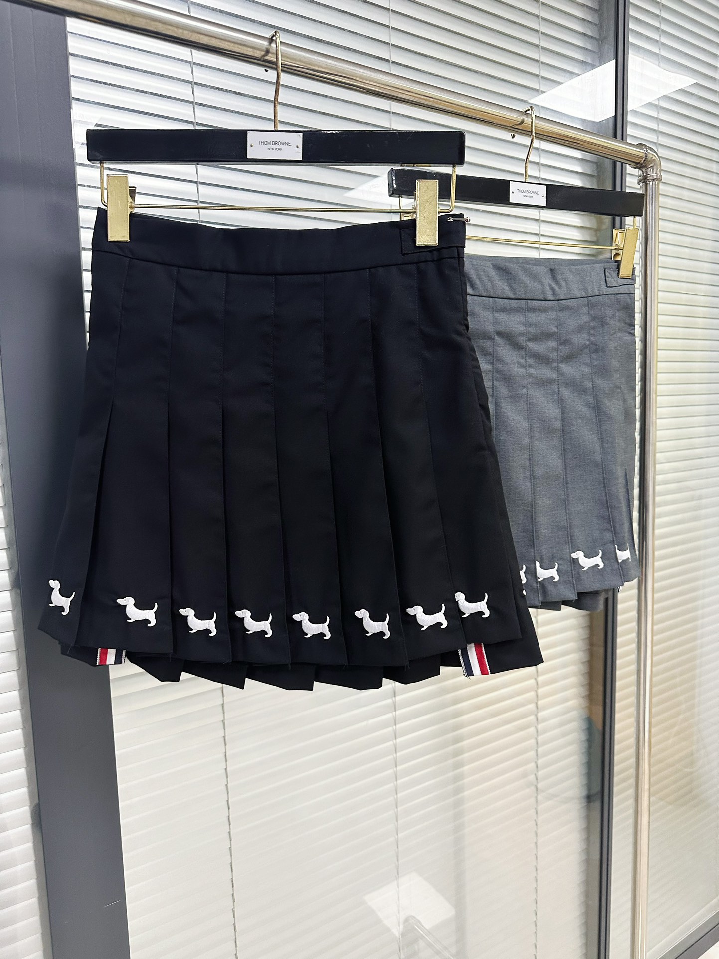 THOM BROWNE 톰브라운 스커트 31700165