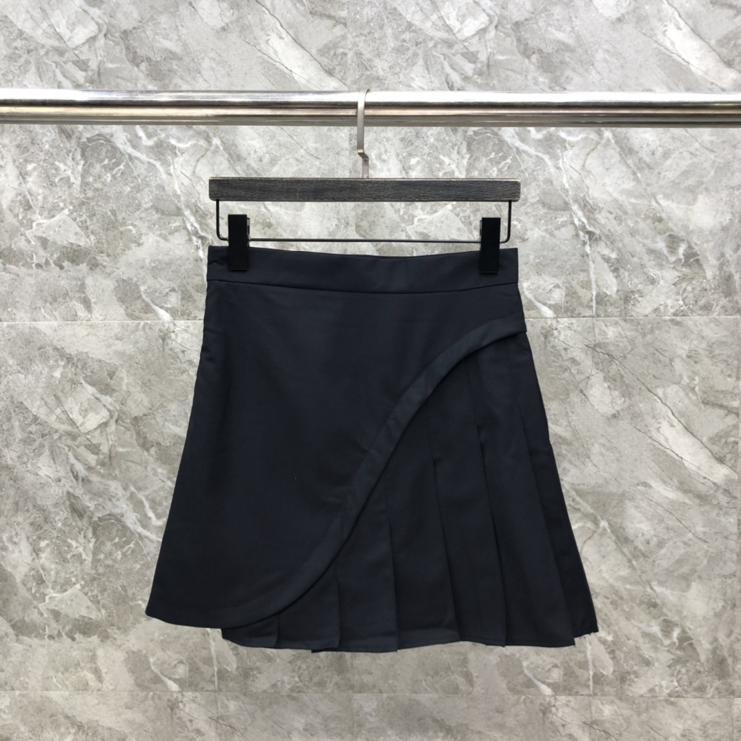 THOM BROWNE 톰브라운 스커트 31700125