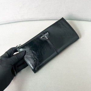 PRADA 프라다 지갑 1MB051 은장