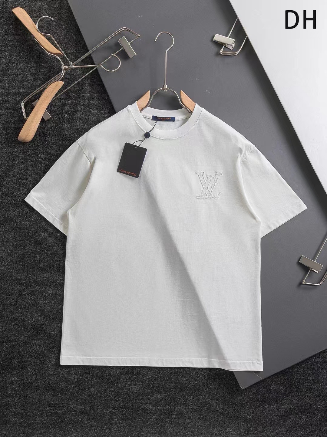 루이비통 남녀공용 반팔 40100609