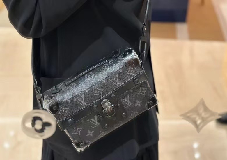 LV 루이비통 M11743