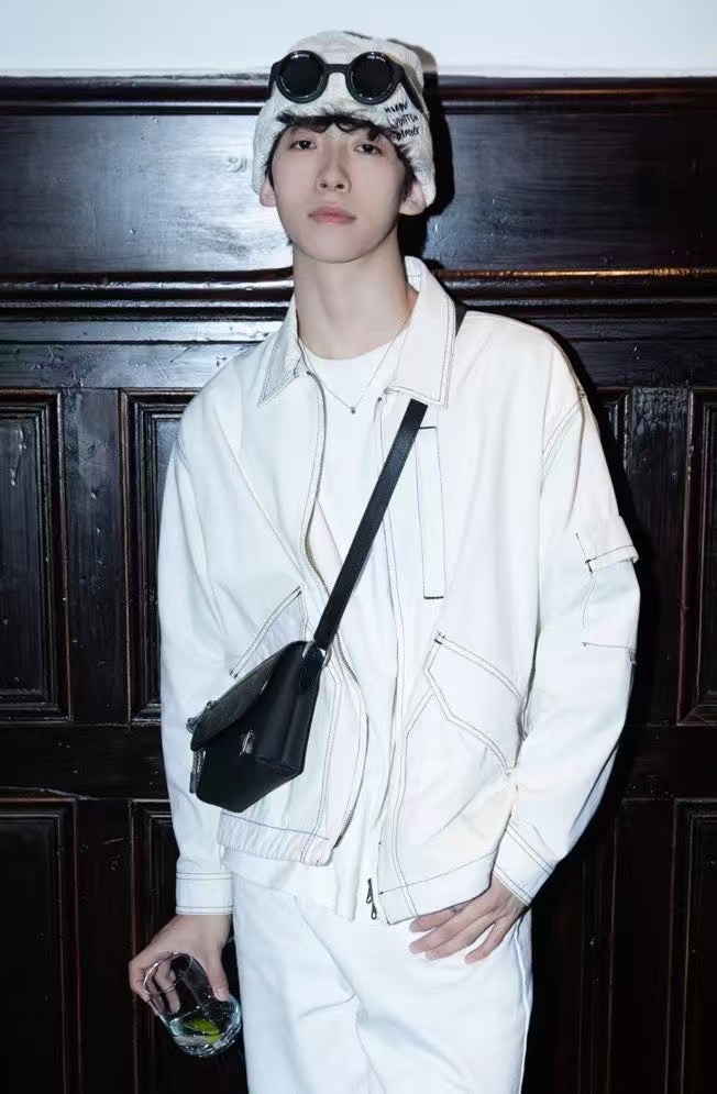 LV 루이비통 M12618