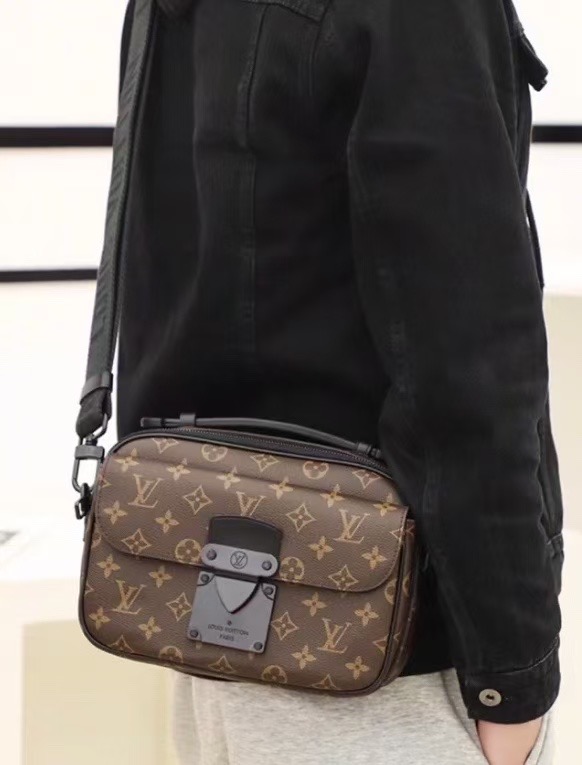 LV 루이비통 M45806